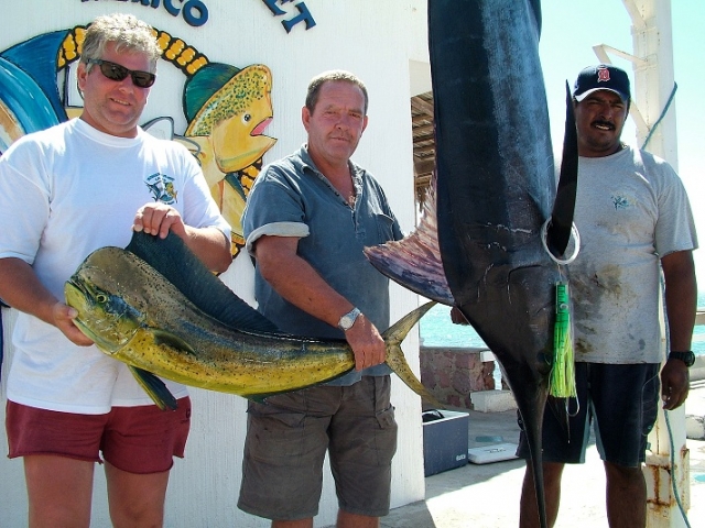 Pesca de dorado en el mar